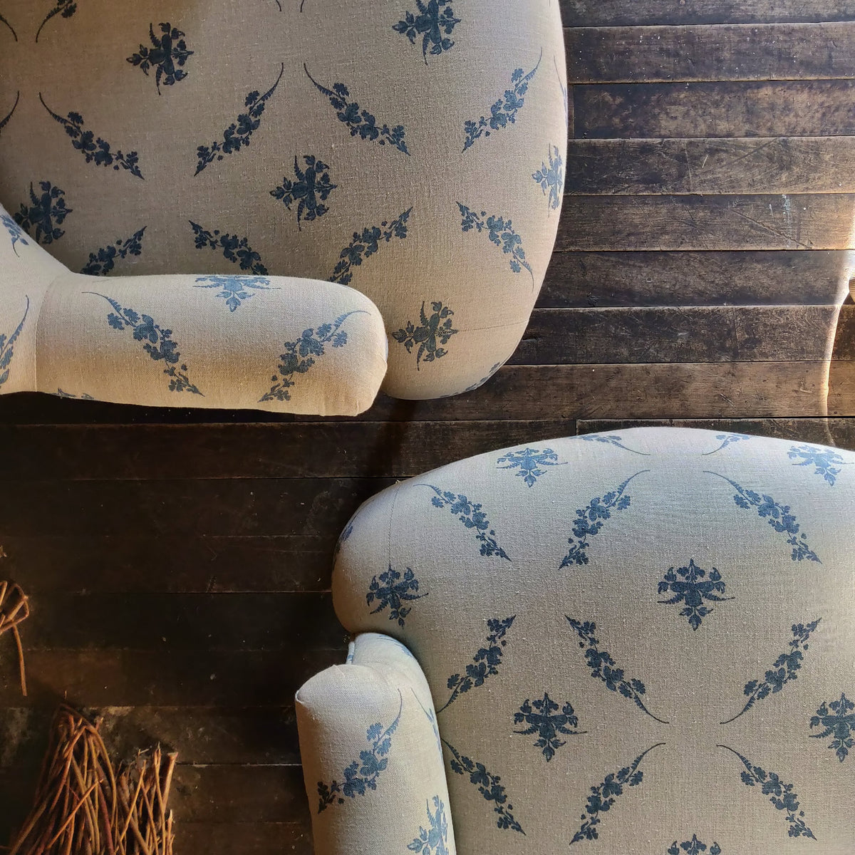 Trifolium Wreath Linen / Midnight on Natural