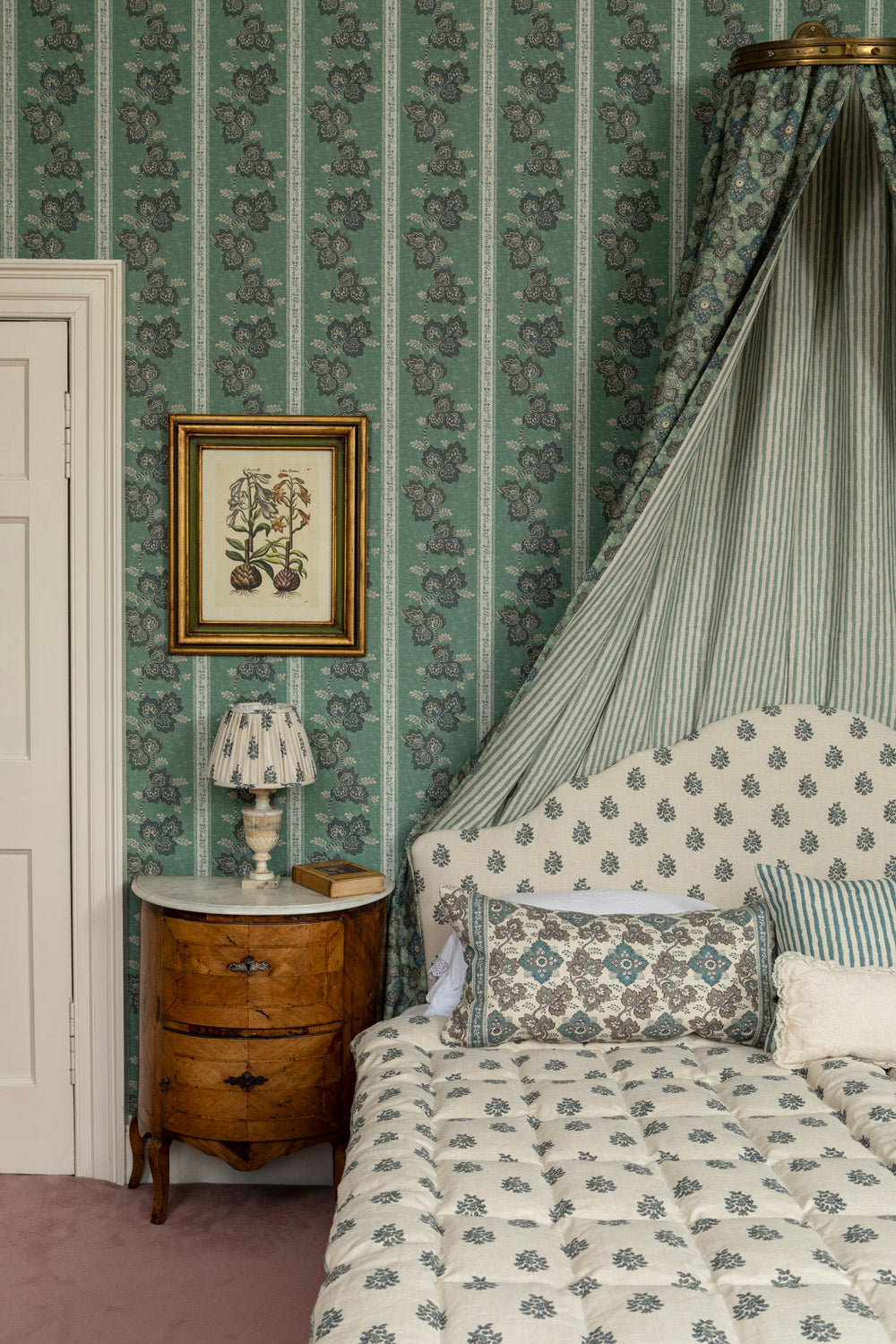 Somborne Wreath Linen / Teal Somborne Wreath Linen / Teal