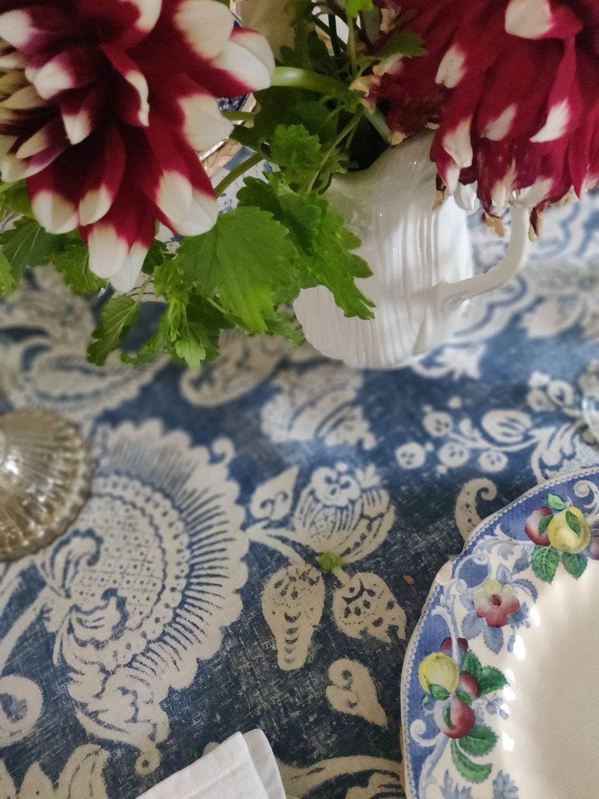 Hattingley Linen / Indigo on Ivory