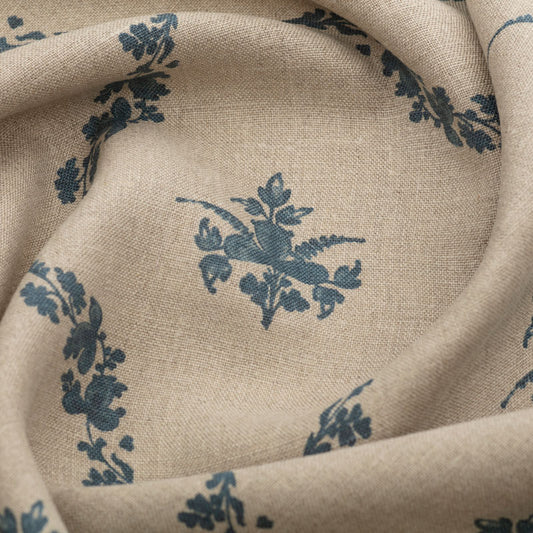 Trifolium Wreath Linen / Midnight on Natural