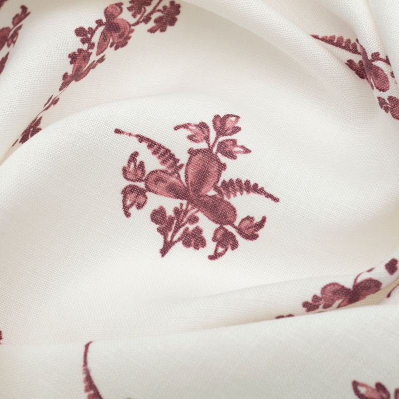 Trifolium Wreath Linen / Raspberry on Ivory
