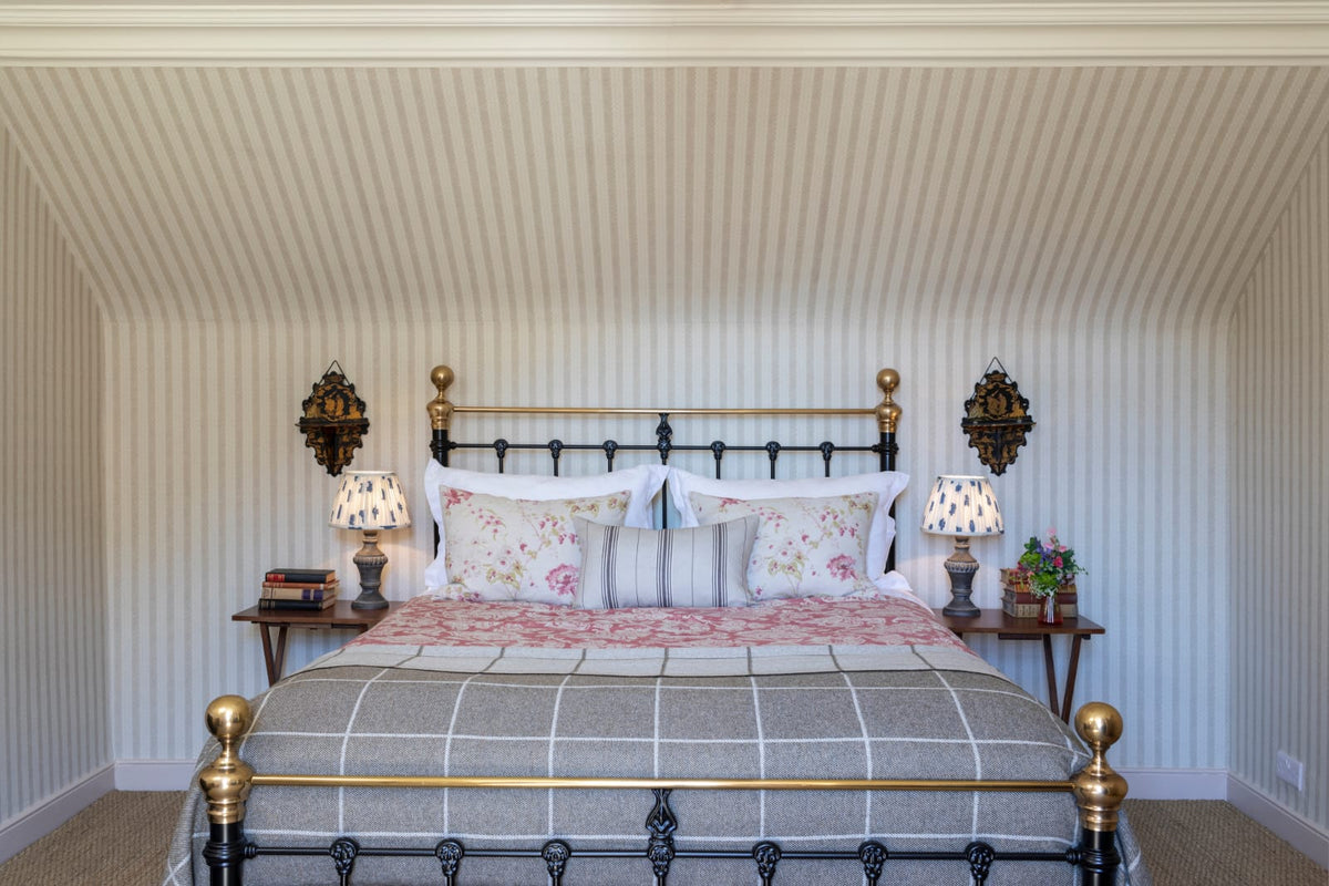 Torchon Stripe Wallpaper / Oatcake