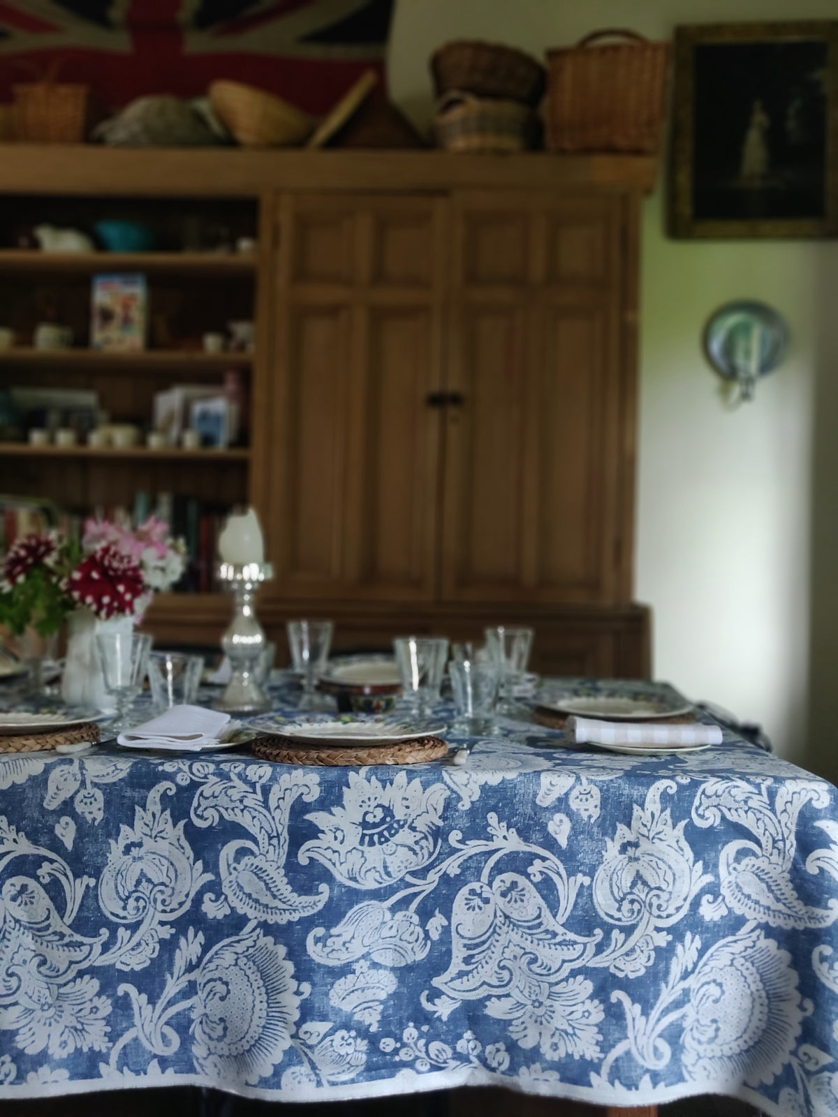 Hattingley Linen / Indigo on Ivory