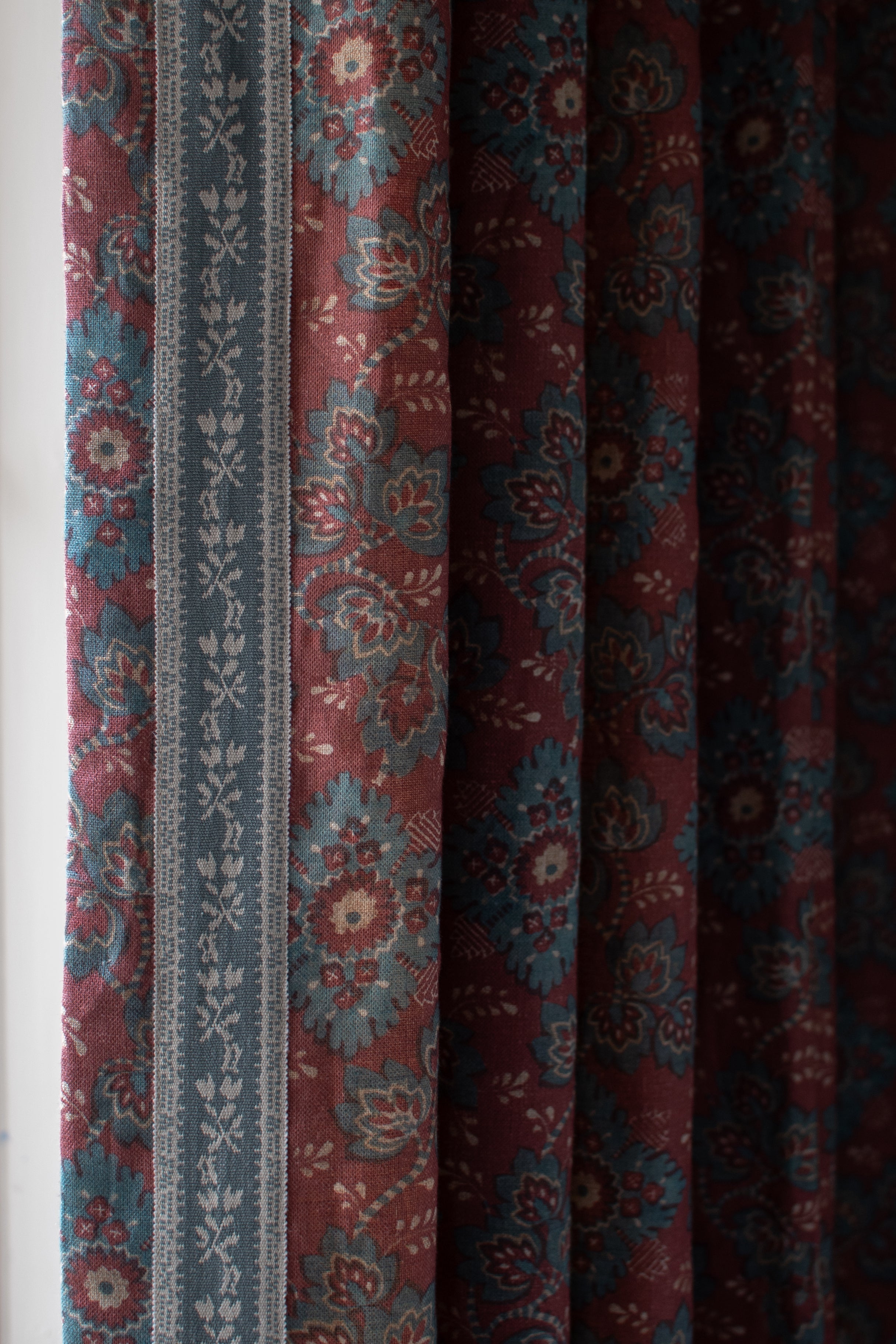 Somborne Linen / Merlot