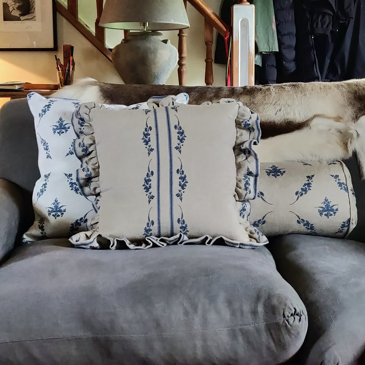 Trifolium Marchprint Linen / Midnight on Natural