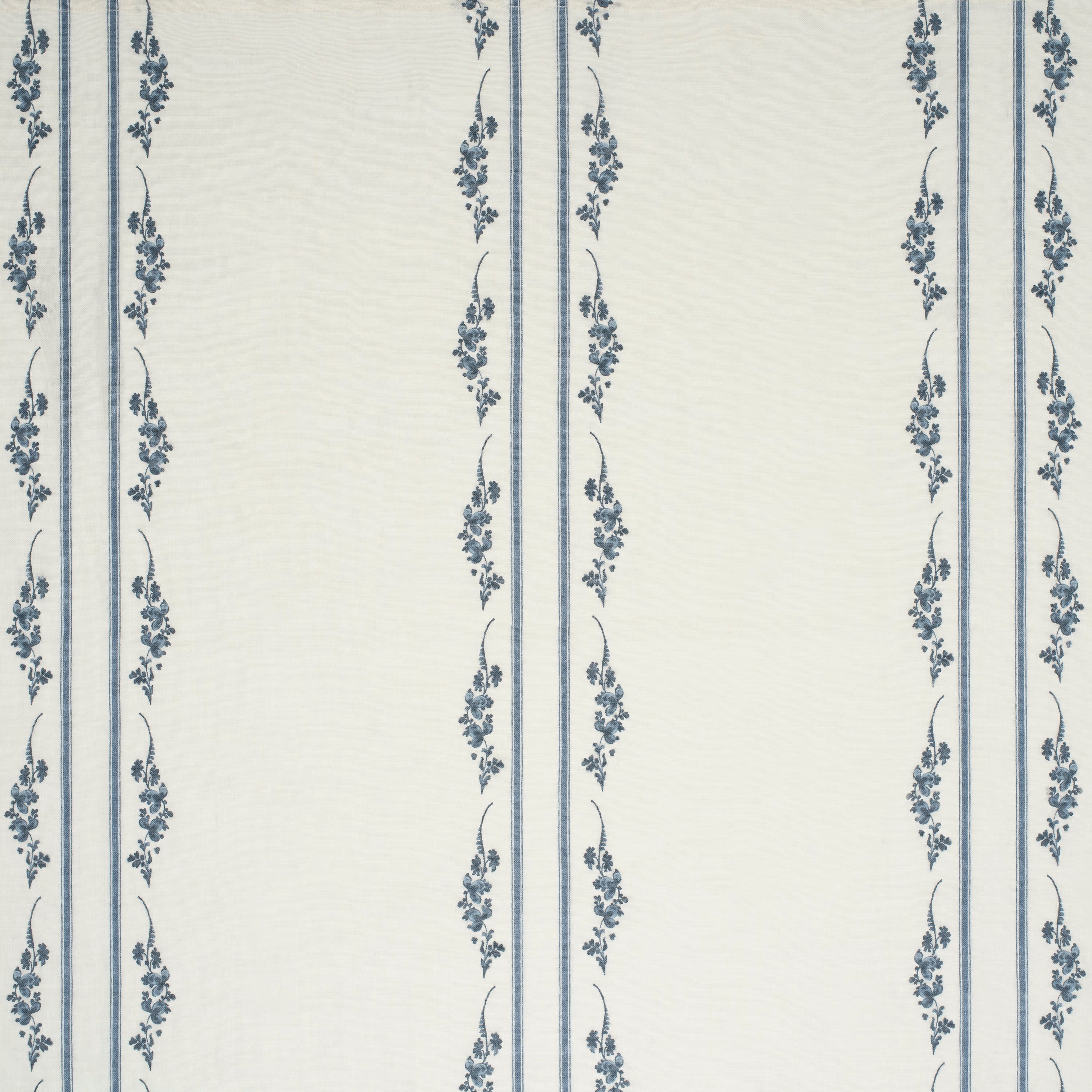 Trifolium Marchprint Linen / Midnight on Ivory
