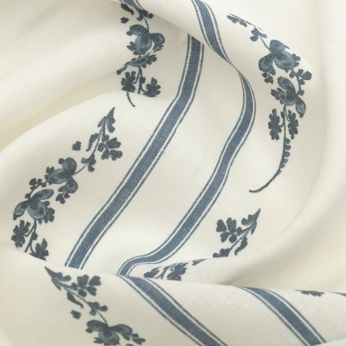 Trifolium Marchprint Linen / Midnight on Ivory Samples