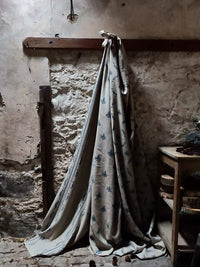 Trifolium Clover Linen / Midnight on Natural