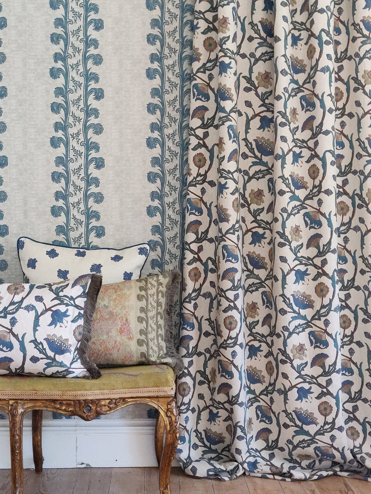 Plume Stripe Wallpaper / Teal