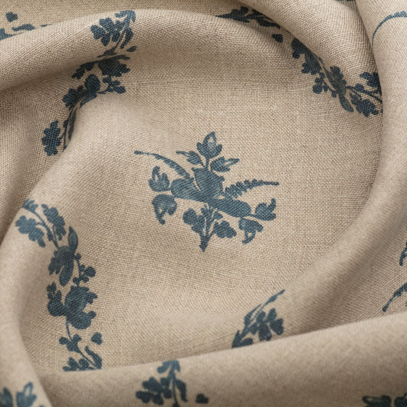 Trifolium Wreath Linen / Midnight on Natural